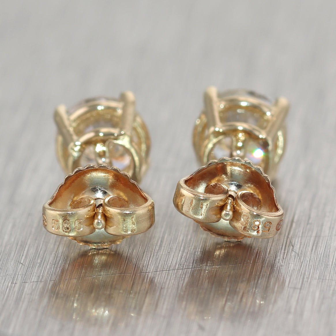 Modern 14k Yellow Gold 1.50ctw Diamond Stud Earrings