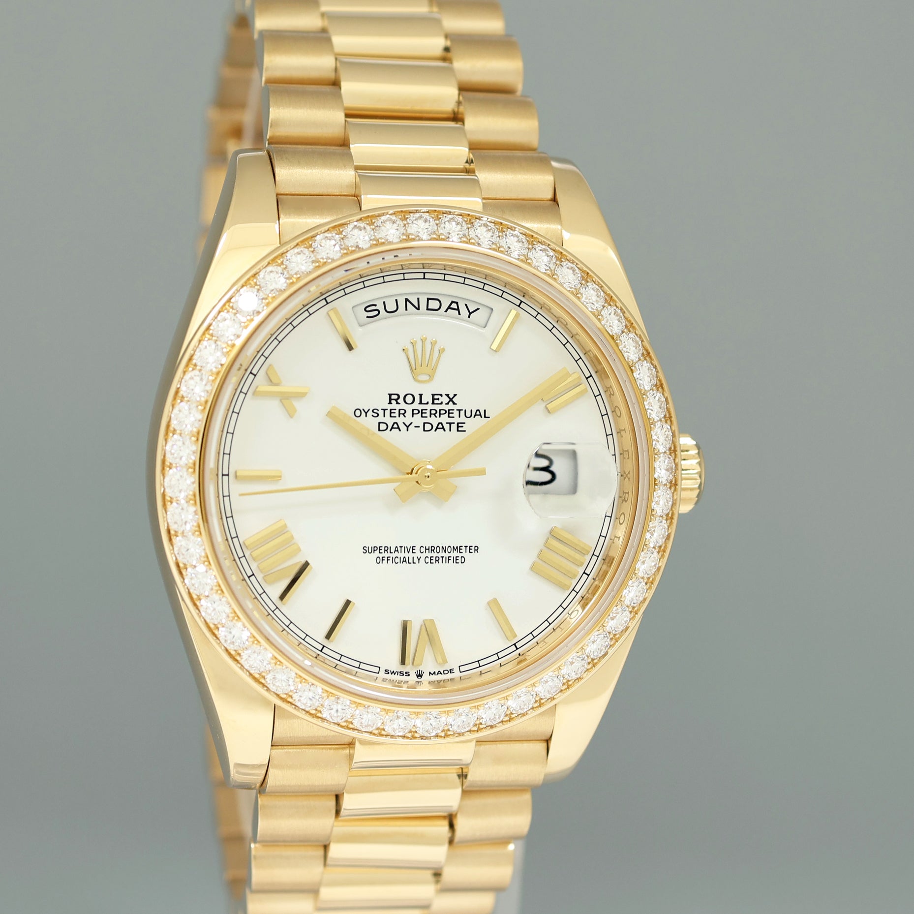 2022 Rolex Day Date 40 Yellow Gold President White Roman Diamond Bezel 228348 Watch