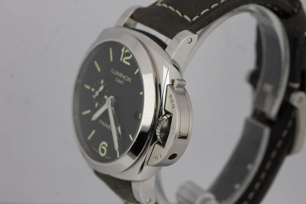 2015 Panerai PAM 535 R Luminor Hobnail 1950 GMT 3 Automatic 42mm Watch