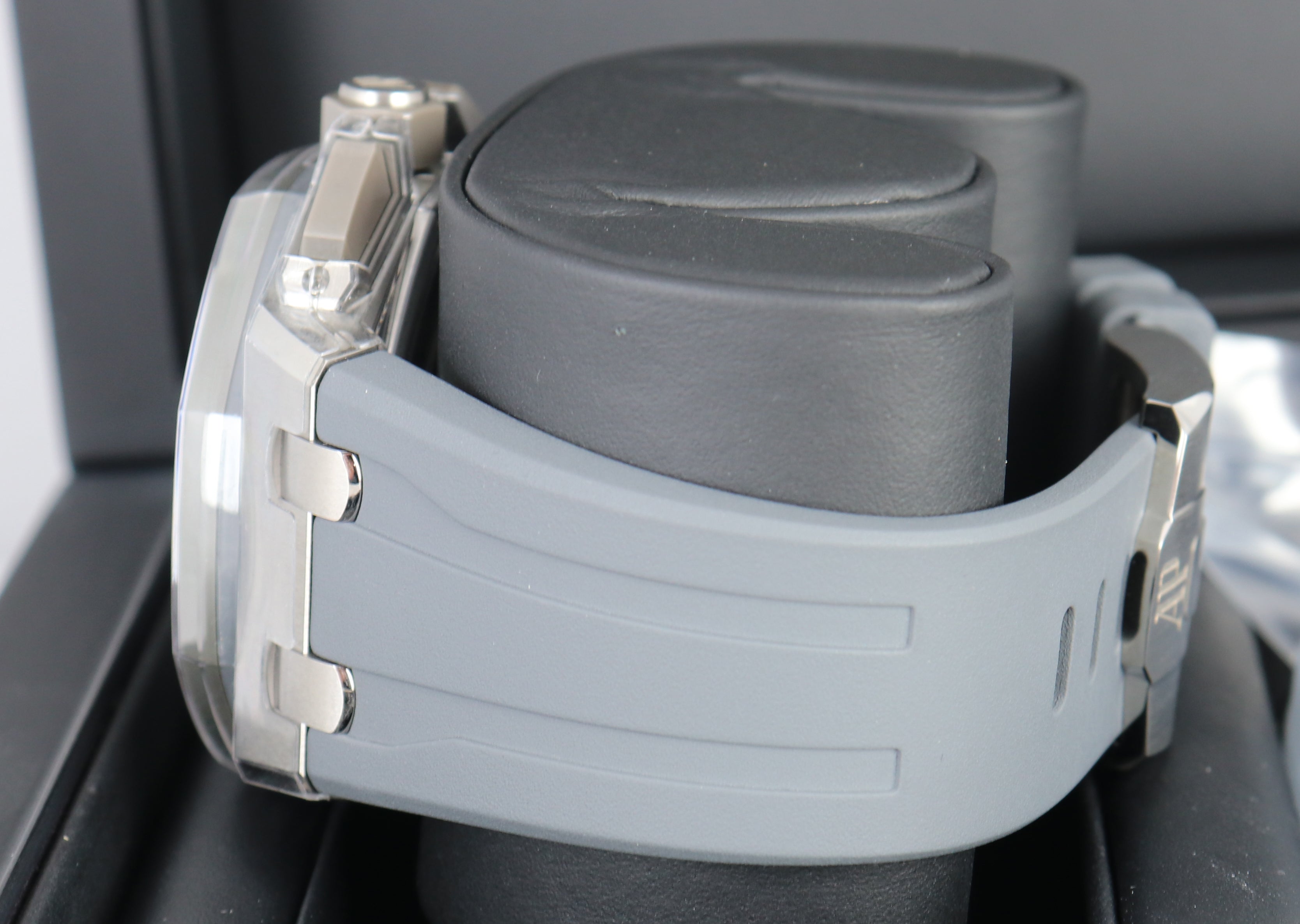 NEW NOV 2021 Audemars Piguet AP Royal Oak Offshore Blue 43mm Titanium 26420 IO