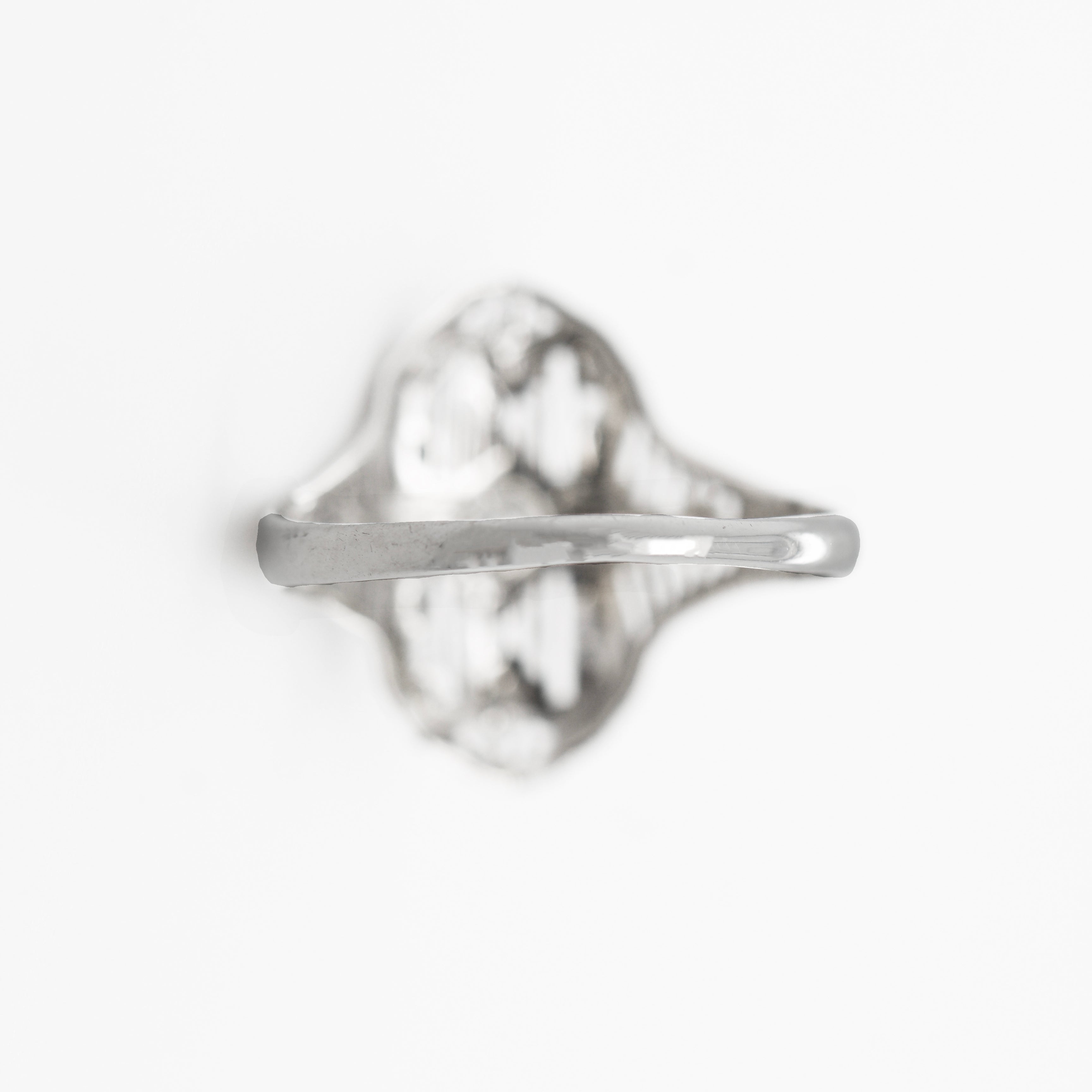 Women's Elegant Art Deco 1.1g 14k White Gold  0.10ct Diamond Vintage Cocktail Ri