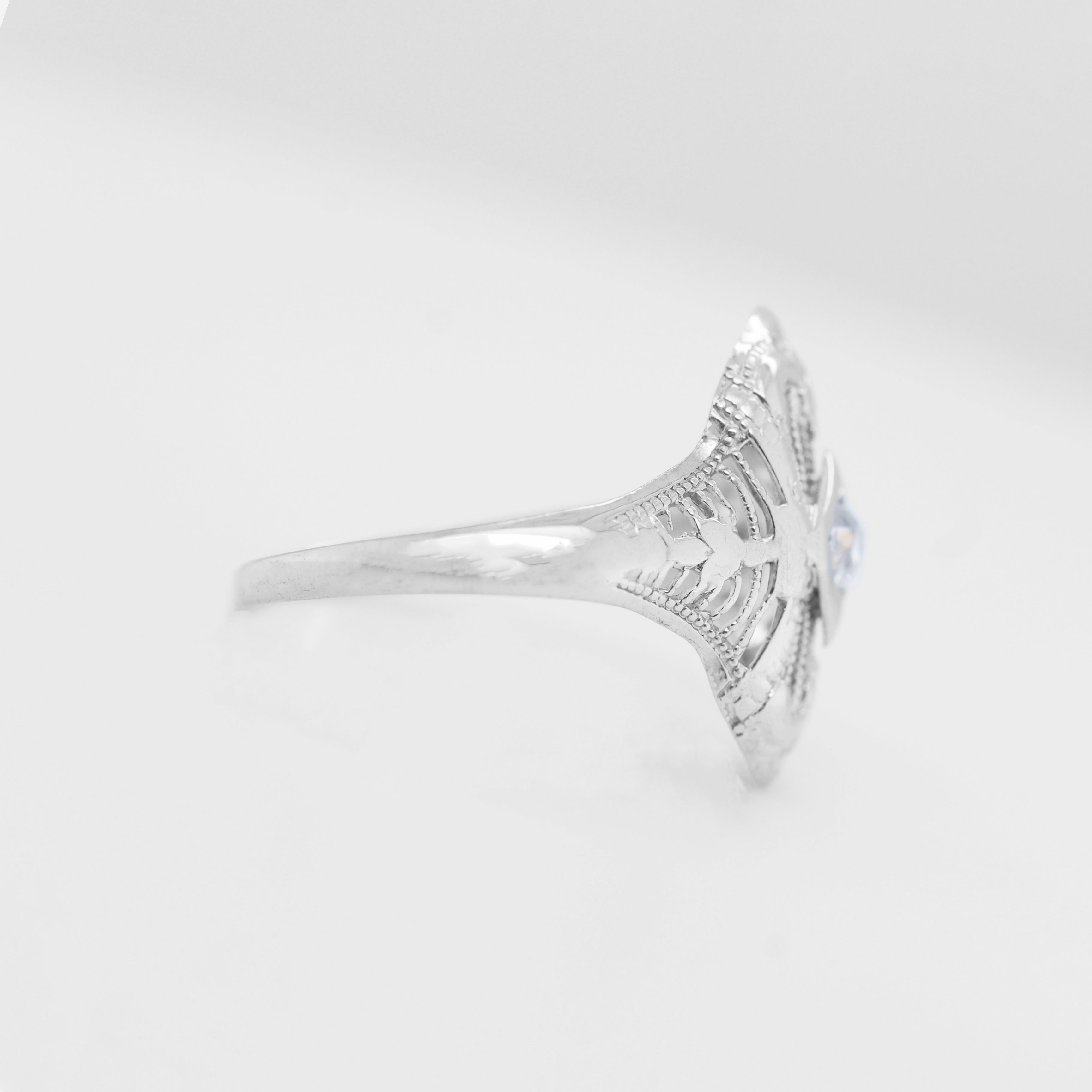 Women's Elegant Art Deco 1.1g 14k White Gold  0.10ct Diamond Vintage Cocktail Ri