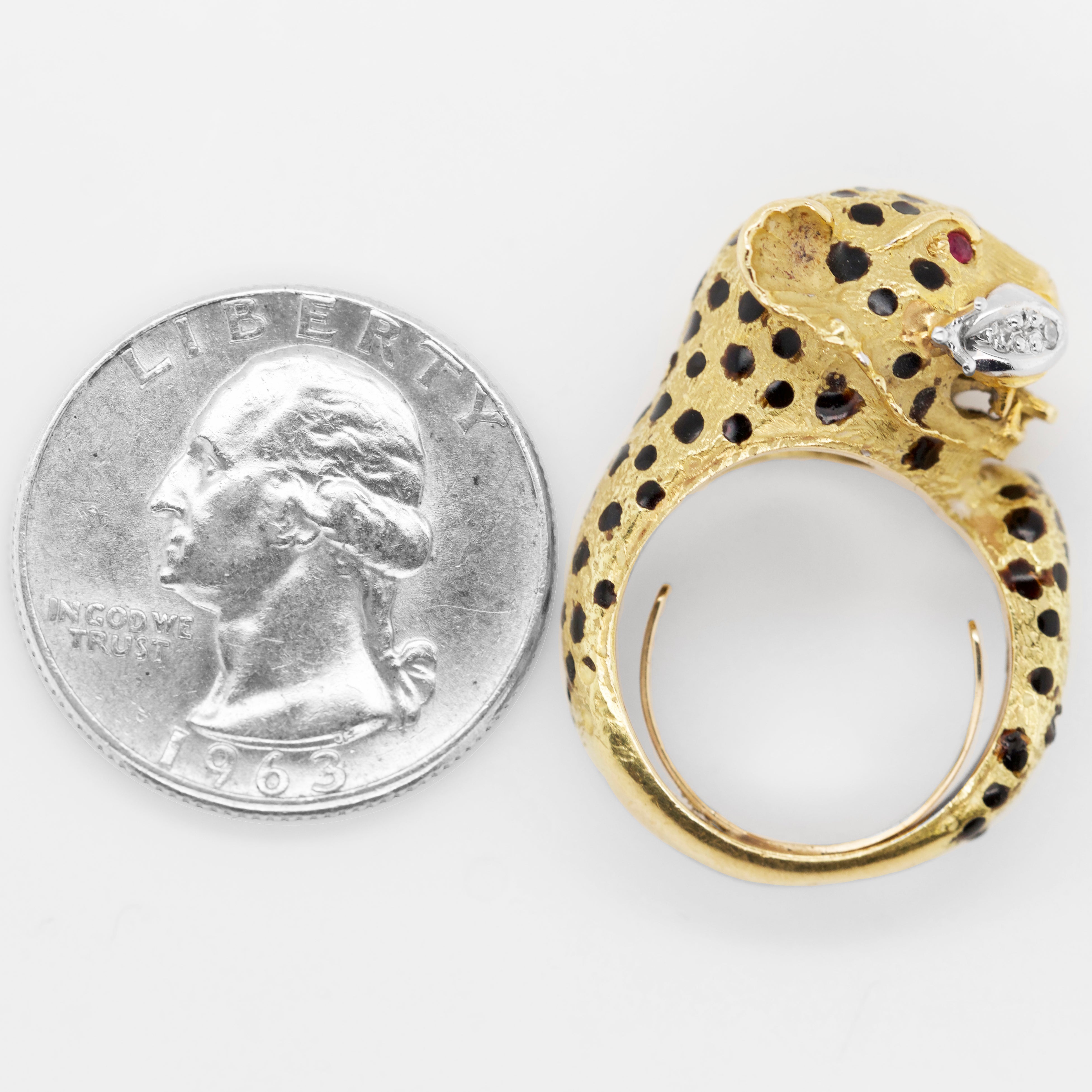 Ladies Vintage 13.4 grams Solid 18k Yellow Gold & .04ctw Diamond Jaguar Ring